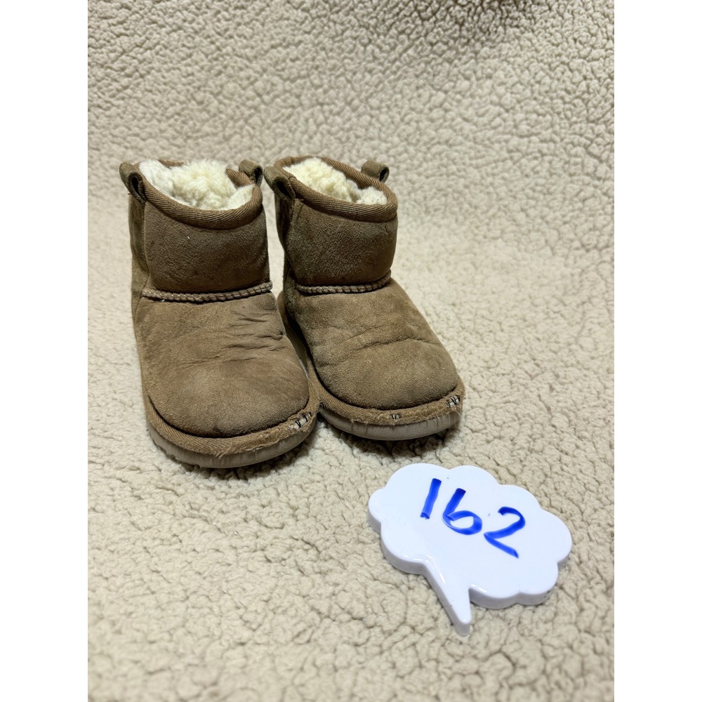 UGG Classic Mini Chestnut Suede Sheepskin Boots Kids Size 9 Toddler 7707T
